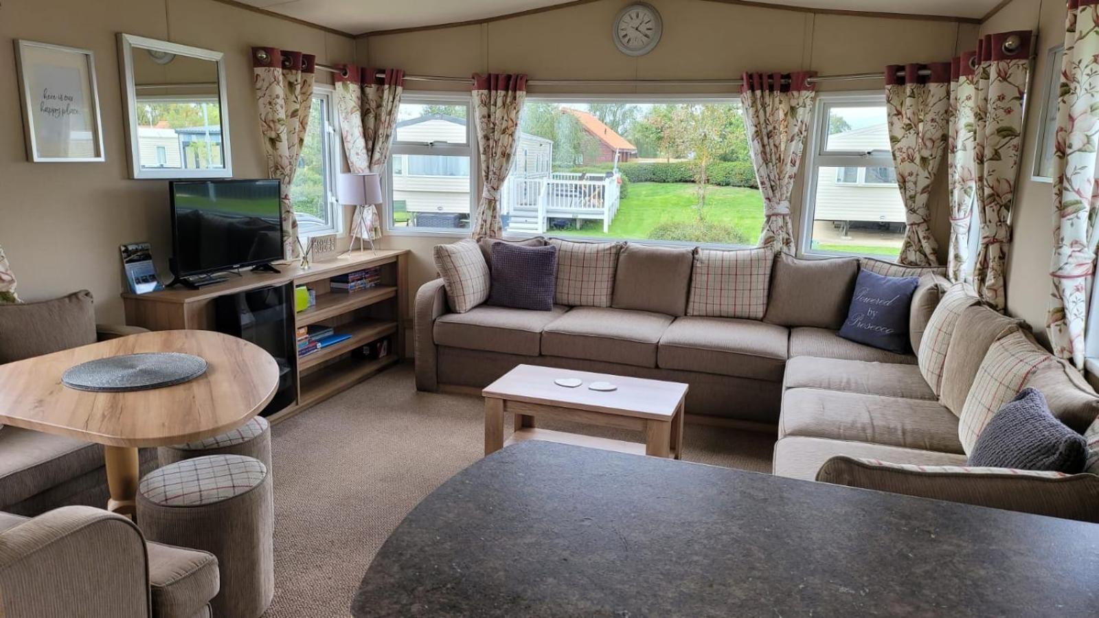 Tattershall Lakes Kingfisher Caravan 8 Berth With Hot Tub & Wifi Exterior foto